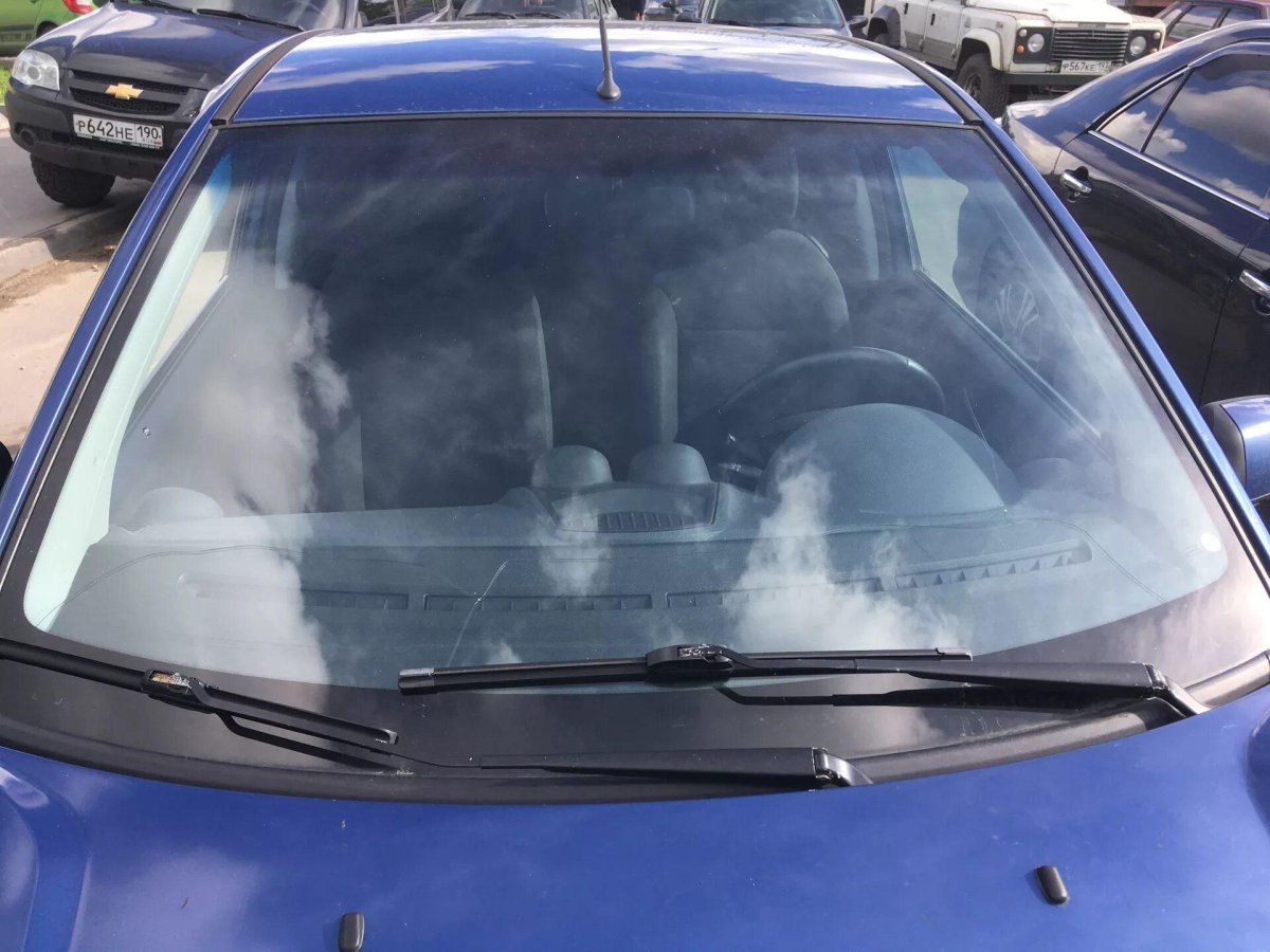 Форд Фиеста 5 лобовое стекло