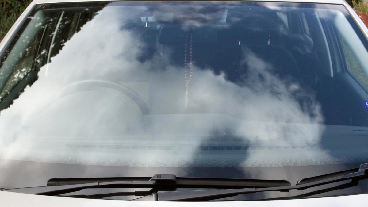 Лобовое стекло автомобиля