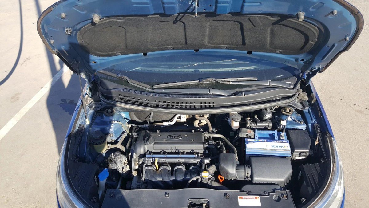 Kia Rio 2011 подкапотное