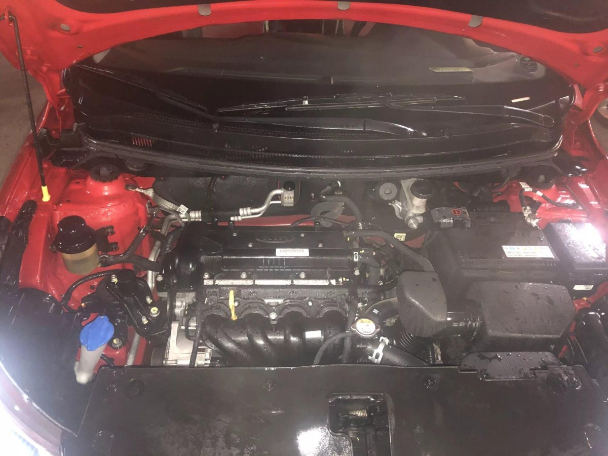 Моторный отсек Киа Рио 2