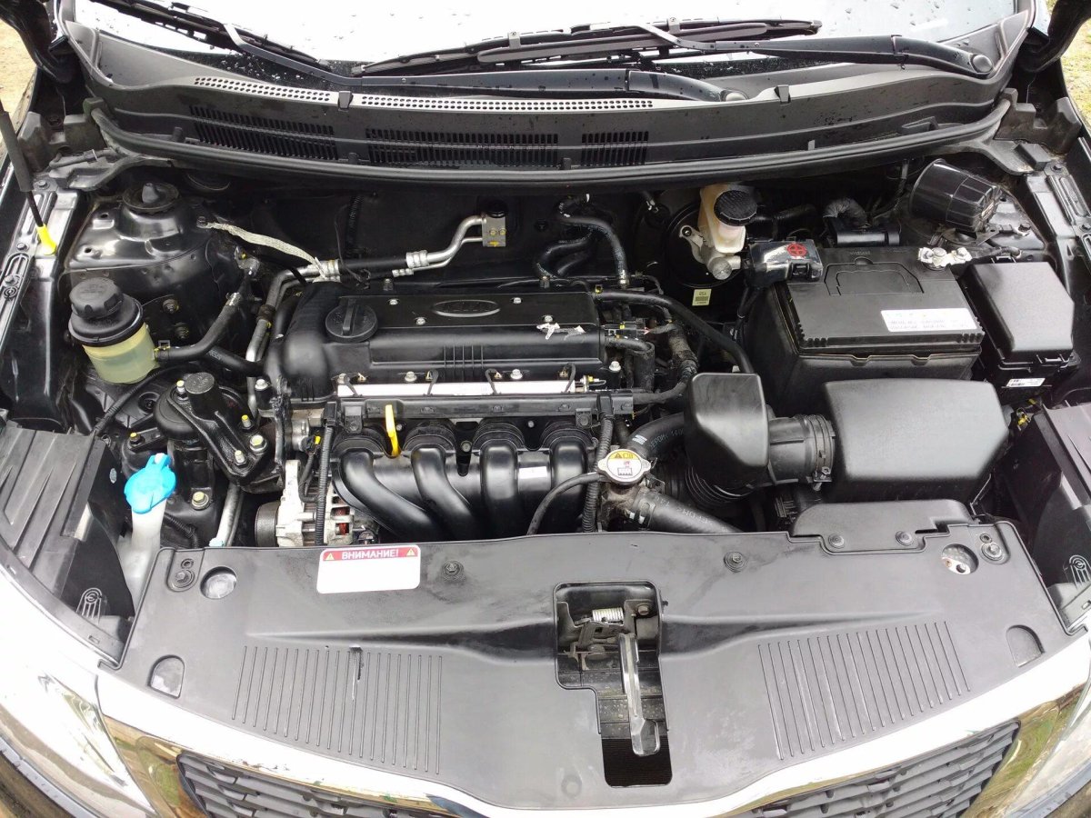 Подкапотка Киа Рио 3