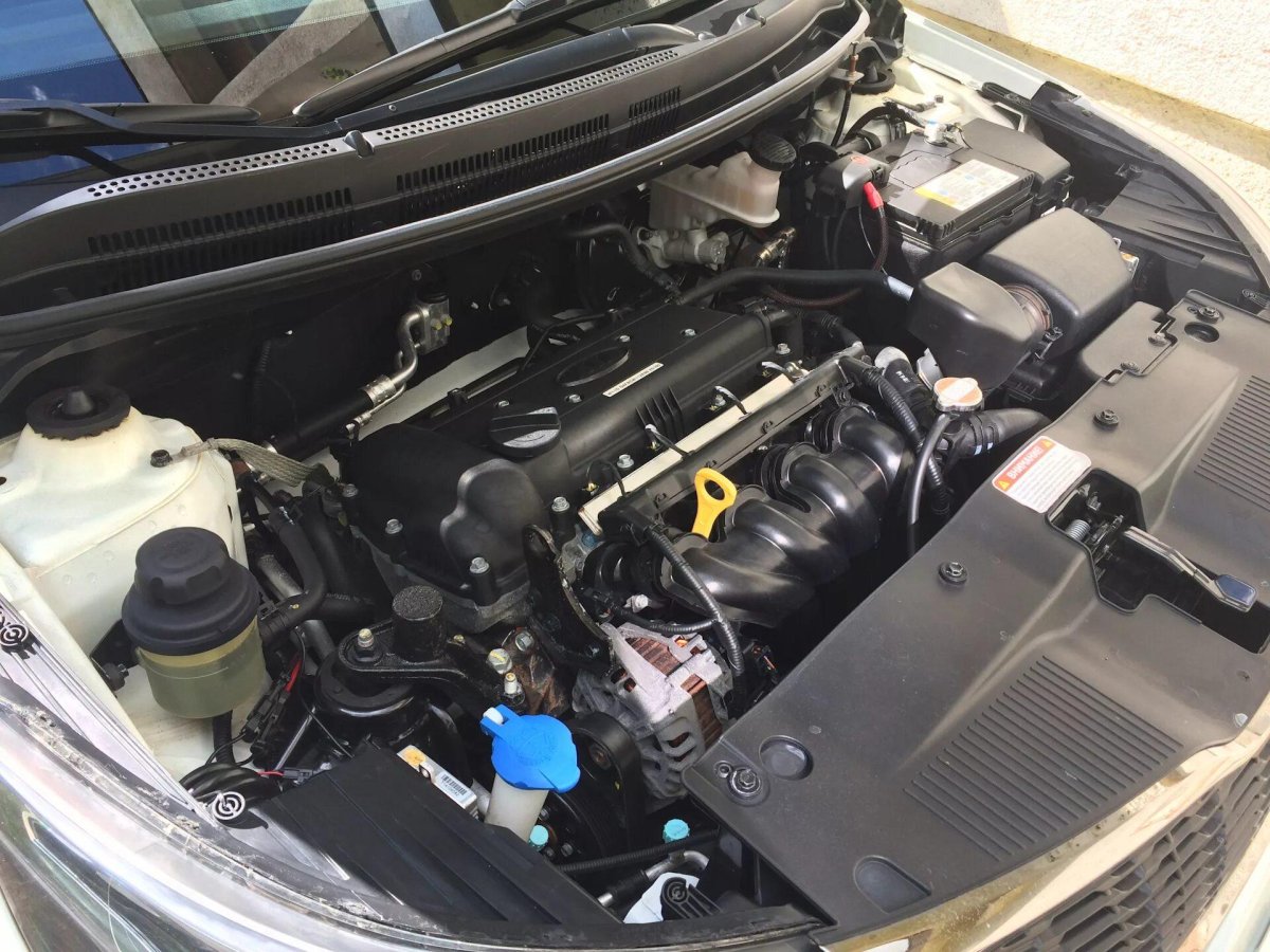 Kia Rio 2015 подкапотное