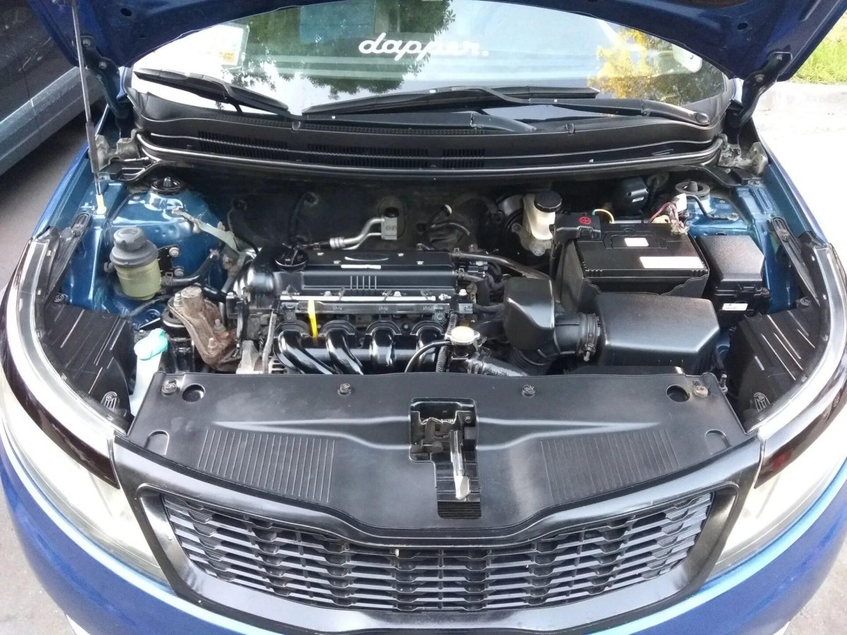 Подкапотка Киа Рио 2