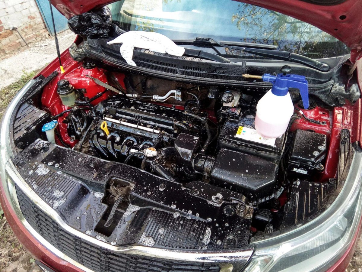 Моторный отсек Киа Рио 3