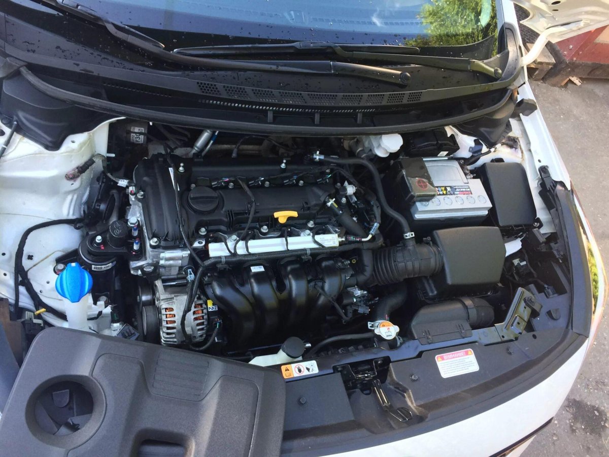 Kia Cerato 2 подкапотное пространство