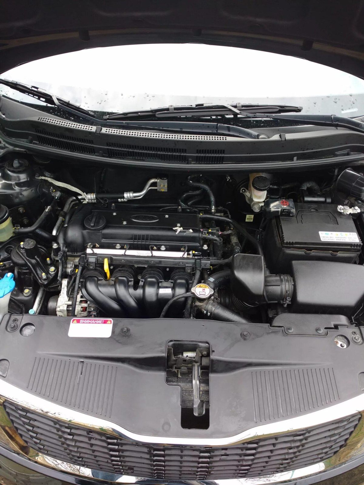 Под капотное простраснто Кио Рио 3