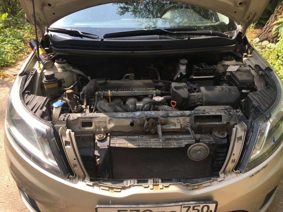 Моторный отсек Киа Рио 2