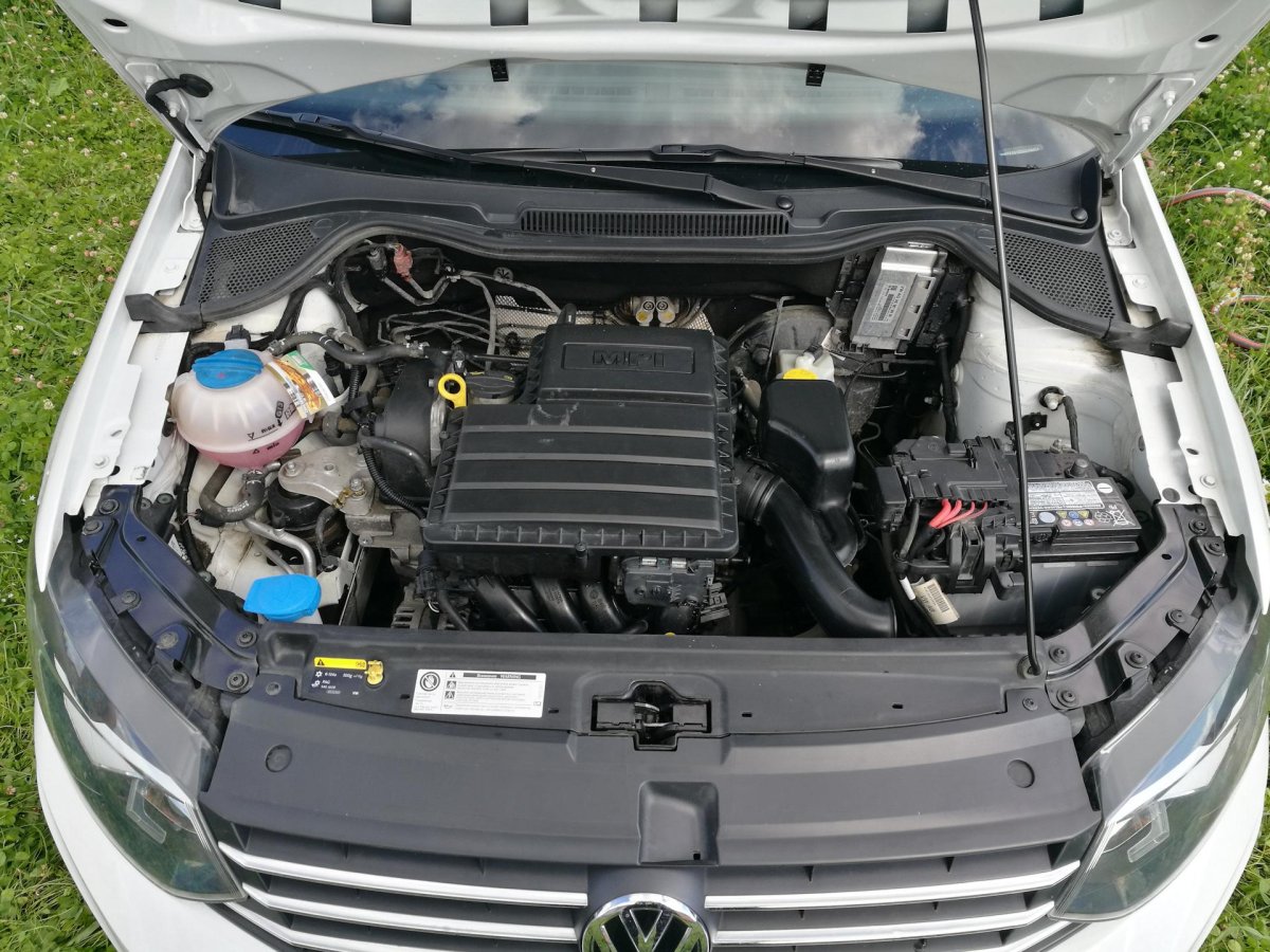VW Polo sedan под капотом