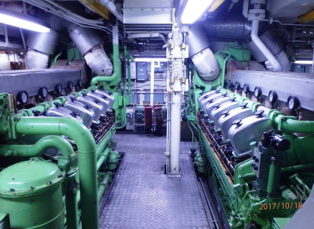 Теплоход Авраамий Завенягин