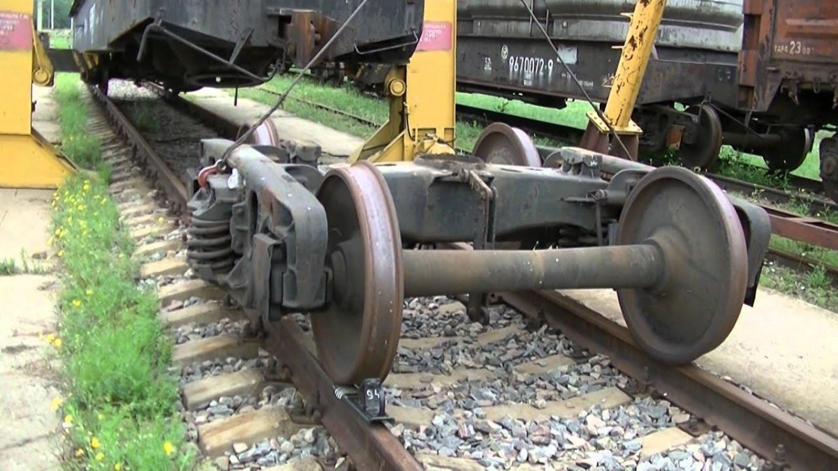 Грузовая тележка ЖД вагона