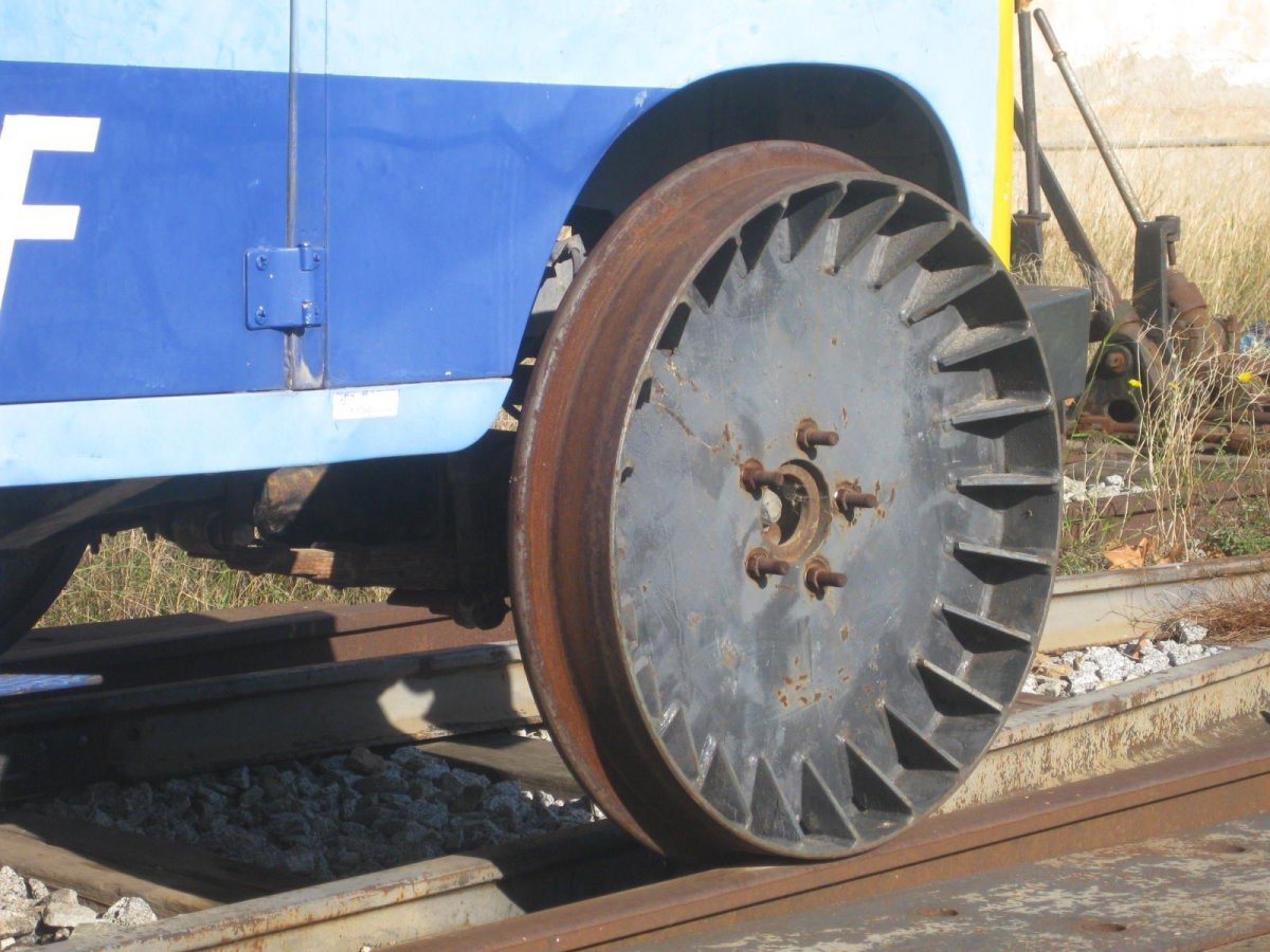 ЗИЛ 130 на рельсах