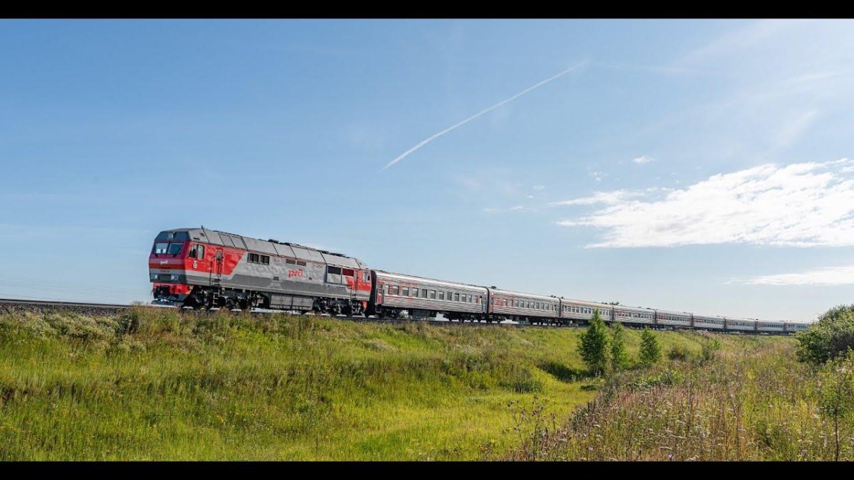 Тепловоз тэп70 с пассажирским поездом