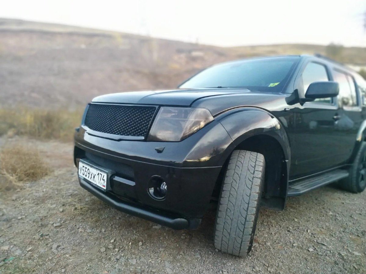 Ниссан Патфайндер r51 с черной решеткой