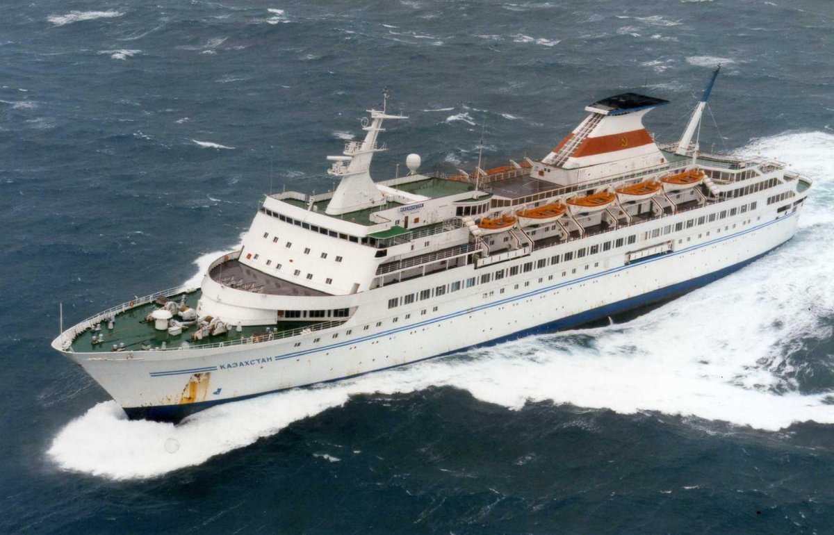 Теплоход Казахстан ЧМП