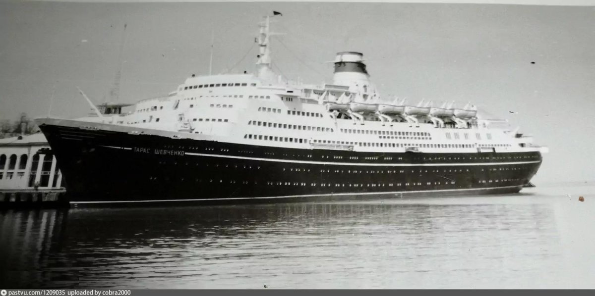 Пассажирский теплоход Тарас Шевченко