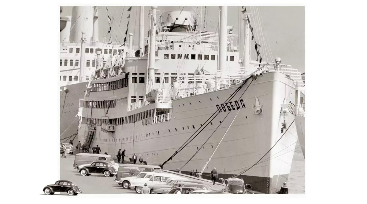 Михаил Светлов теплоход Бриллиантовая рука