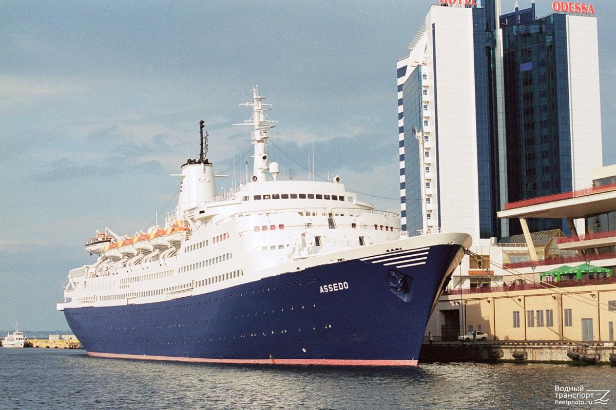 Теплоход Шота Руставели