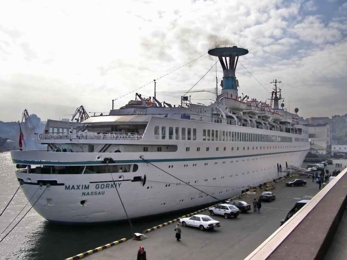 Теплоход Шота Руставели