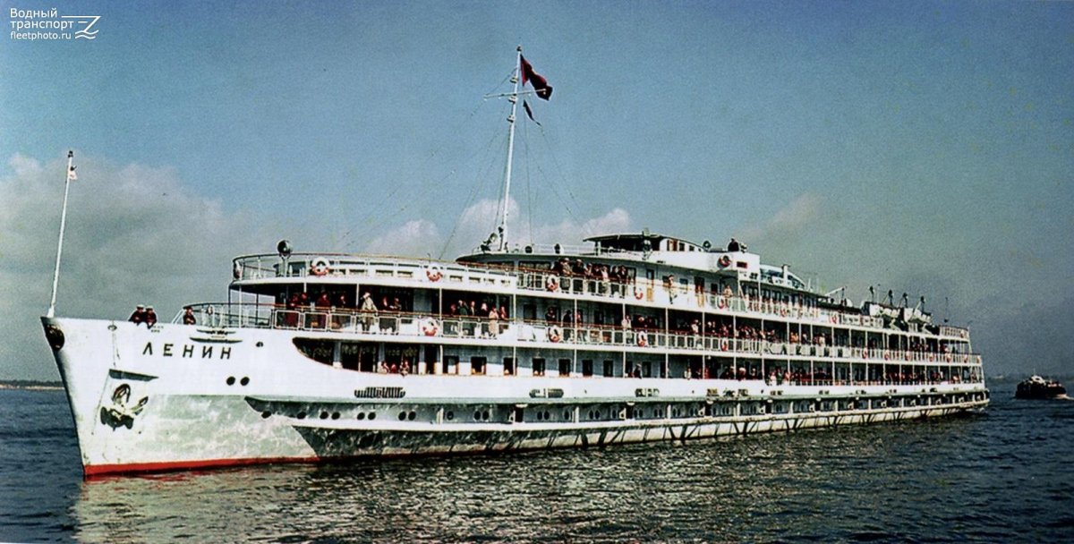 Теплоход Ленин дизель электроход