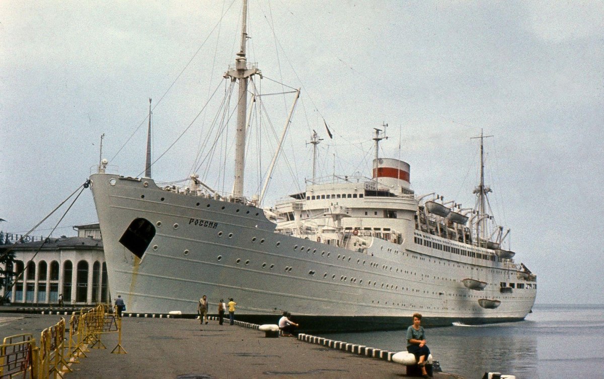 Михаил Светлов теплоход, 1985
