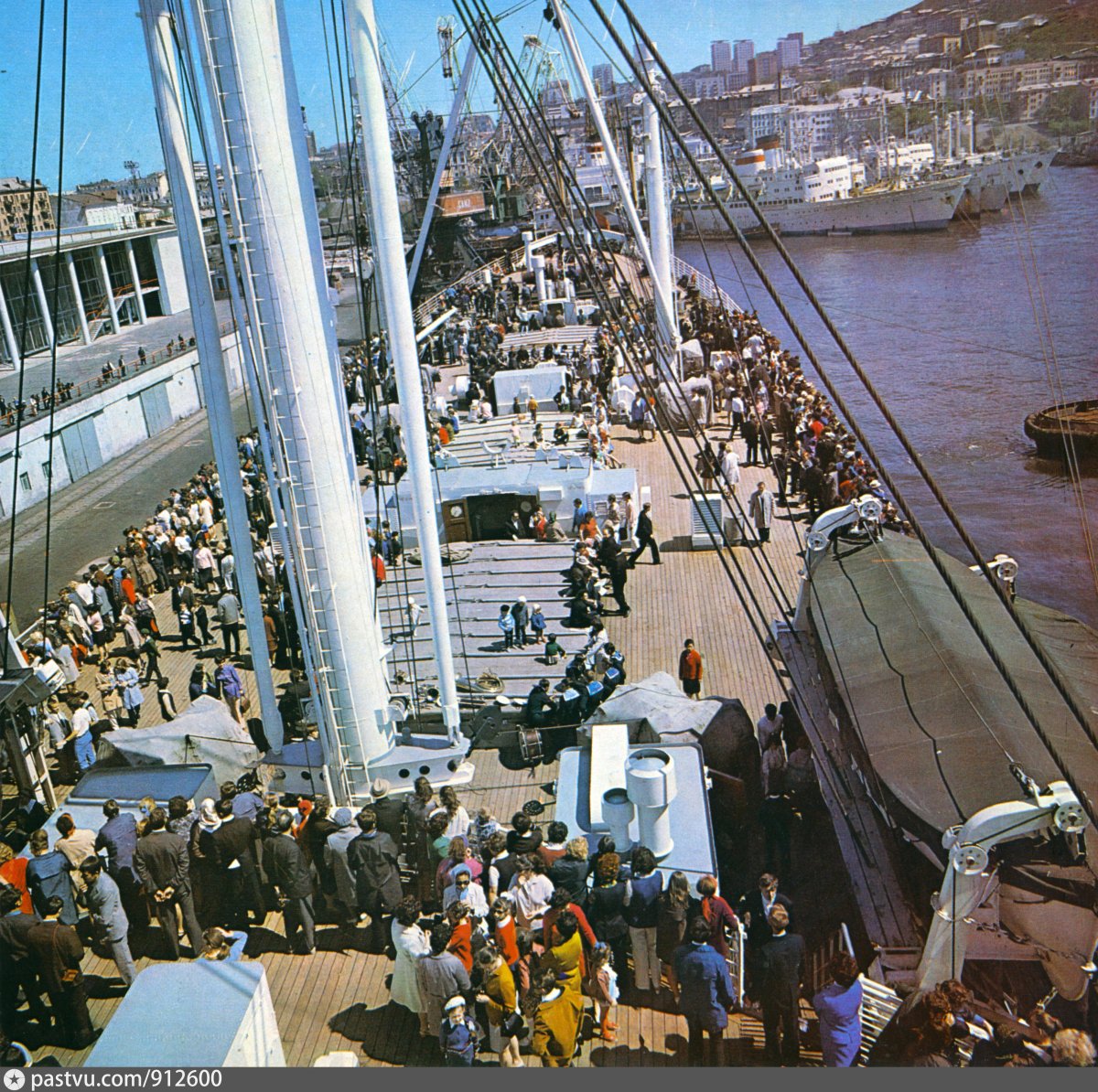 Теплоход Советский Союз Владивосток