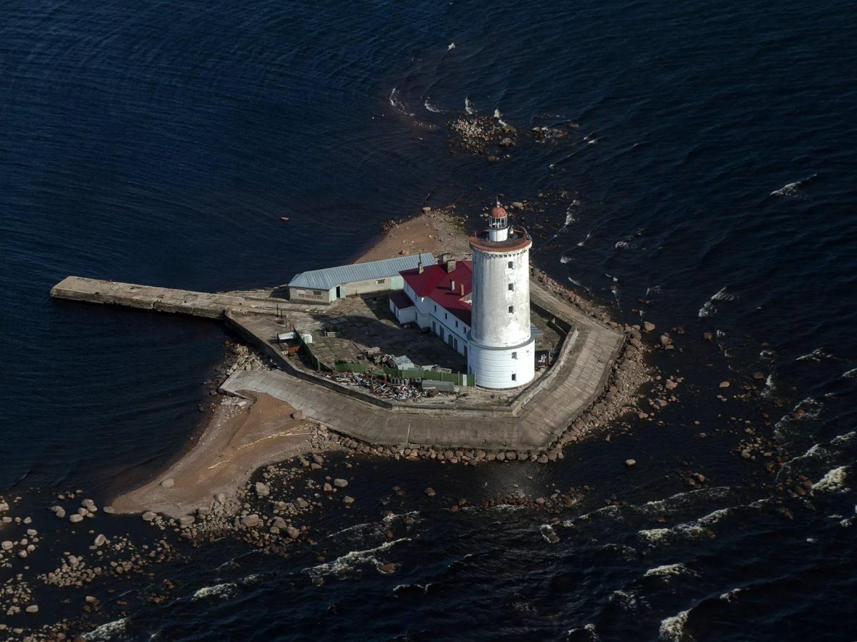 Маяк Толбухин в Кронштадте
