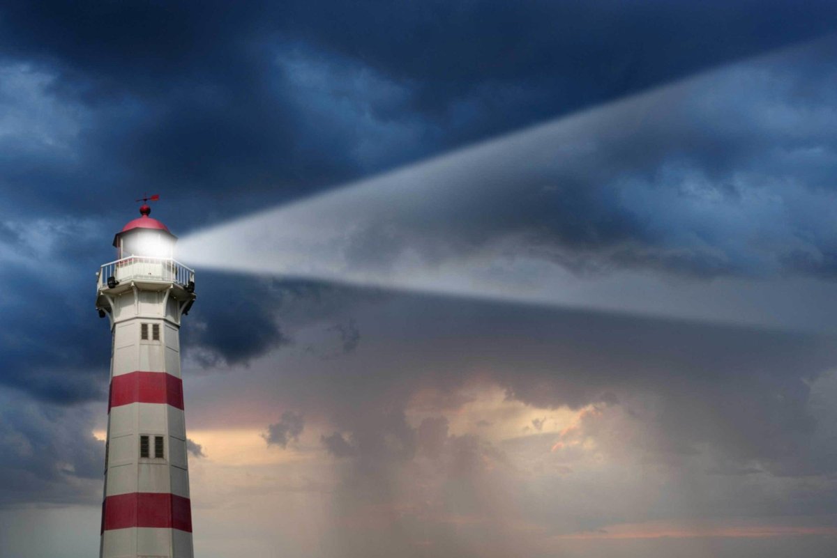 Маяк светит