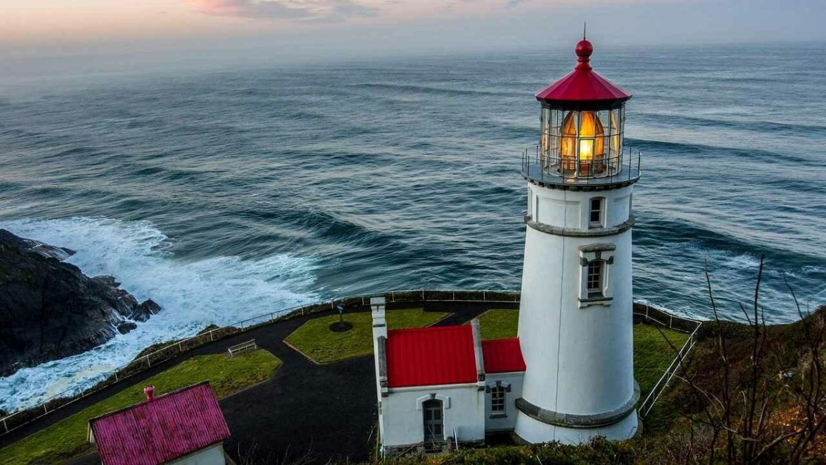 Маяк мыс Чеврай