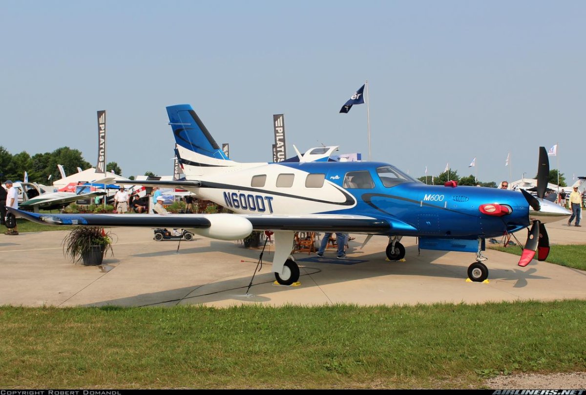 Самолет Piper м600