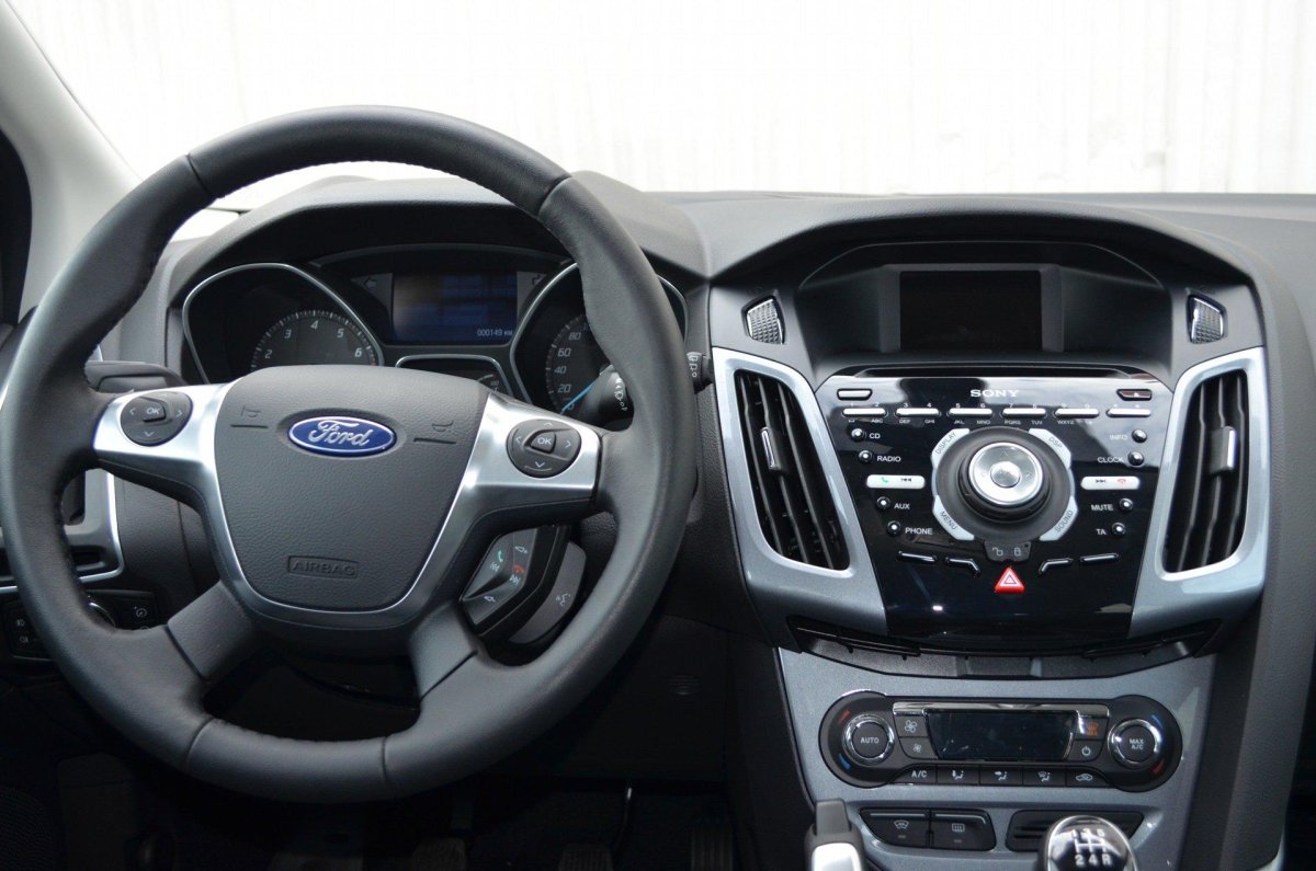 Форд 3 хэтчбек салон