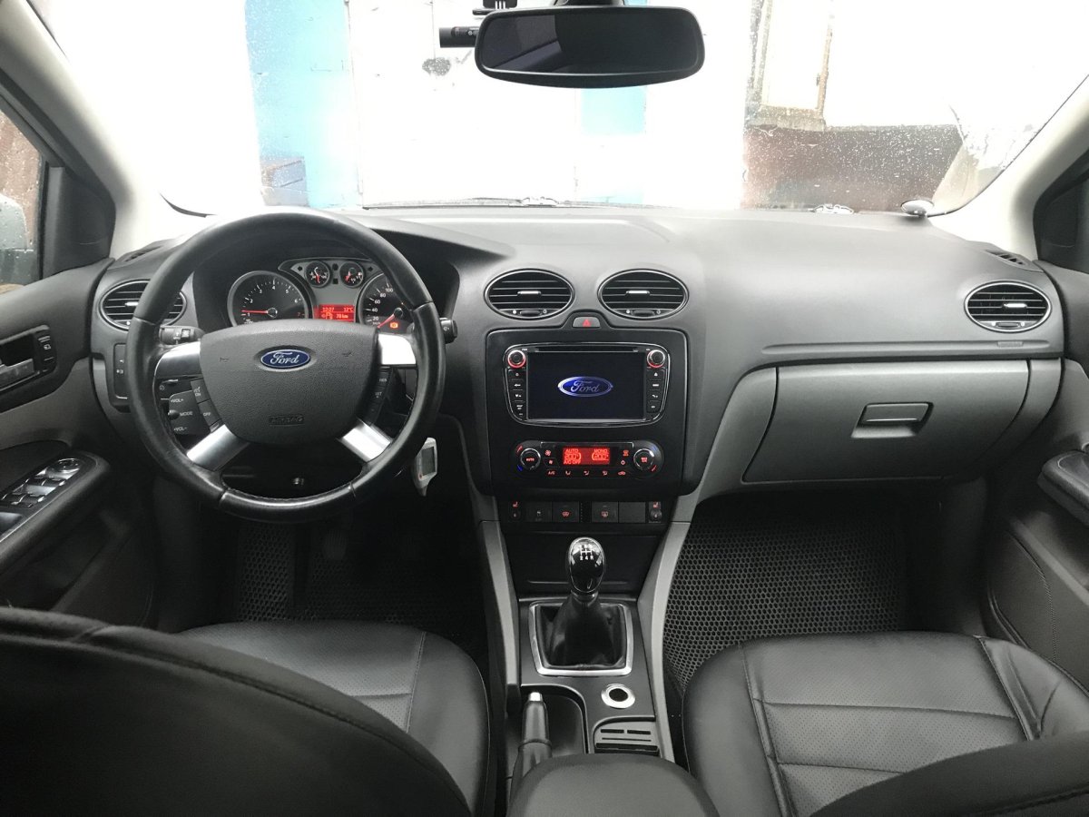 Ford Focus 2 хэтчбек 2008 салон
