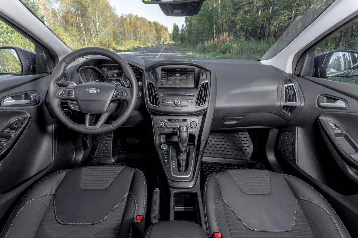 Форд фокус 3 Рестайлинг хэтчбек салон