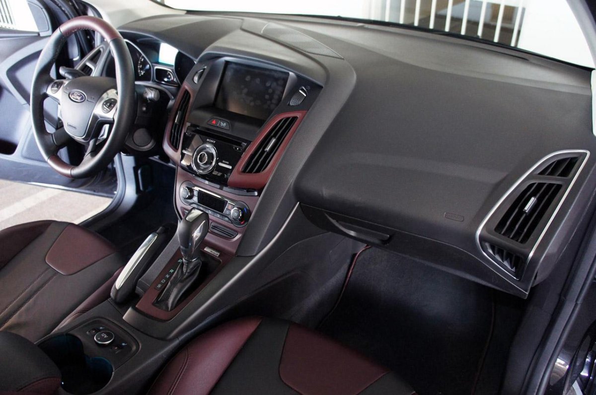 Черный салон Форд фокус 3