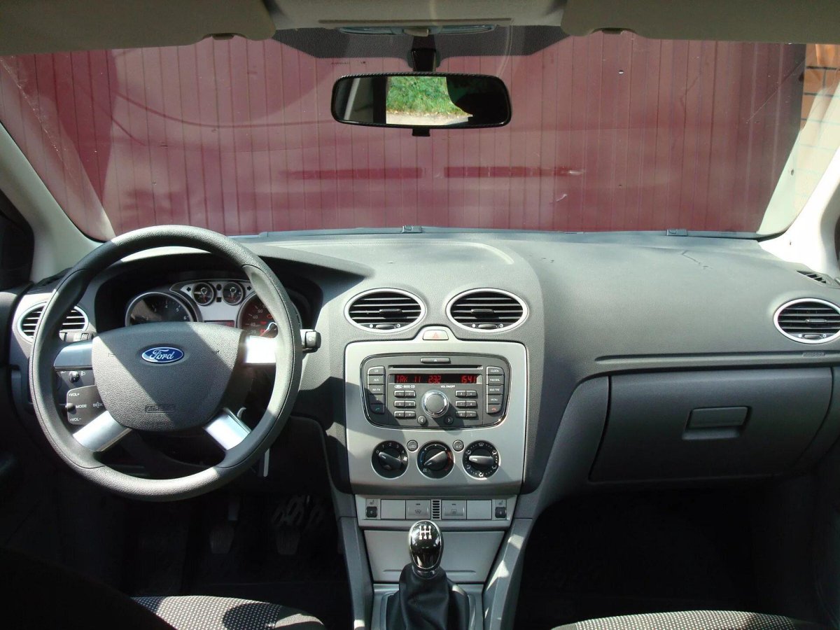 Фокус 2 хэтчбек салон