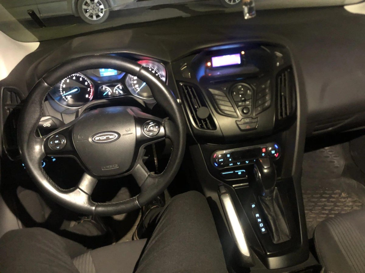 Покраска вставок салона Форд фокус 3