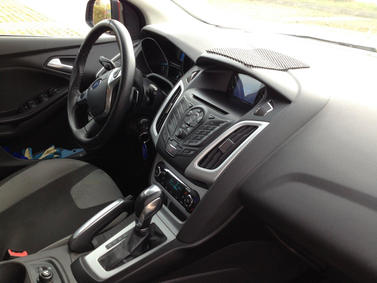 Форд фокус 3 Рестайлинг хэтчбек салон