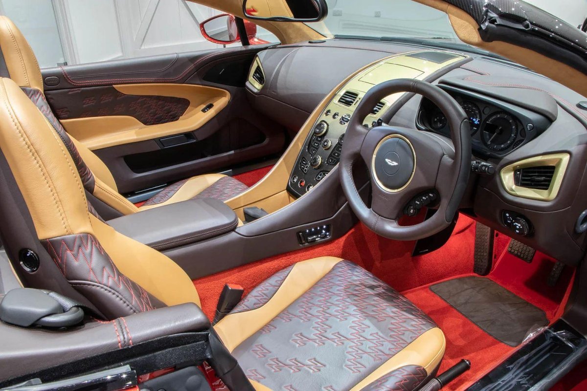 Aston Martin Vanquish Zagato салон