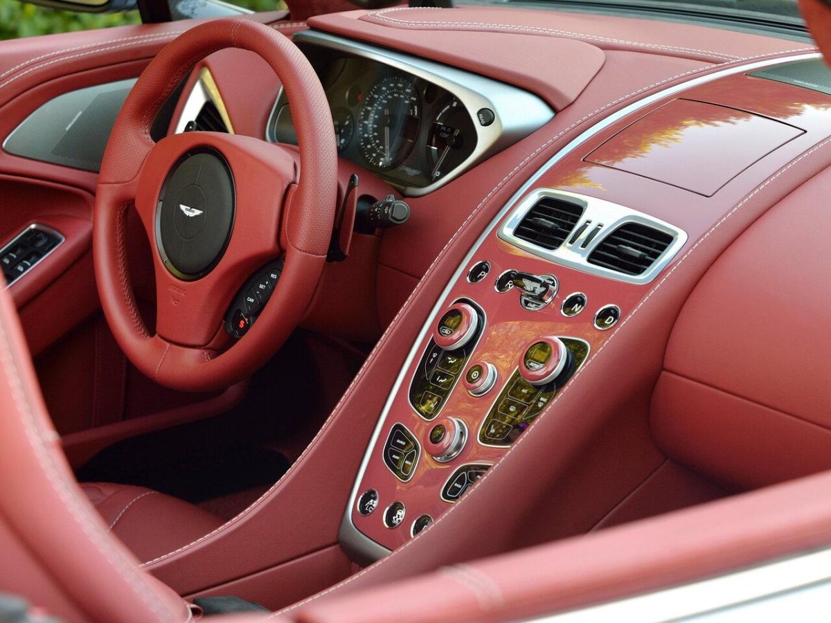Aston Martin Vanquish Interior