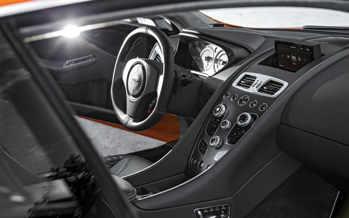Aston Martin Vanquish салон