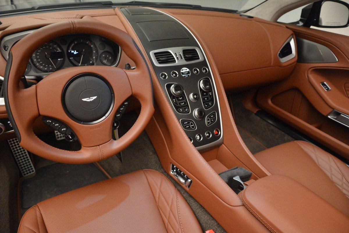 Астон Мартин салон