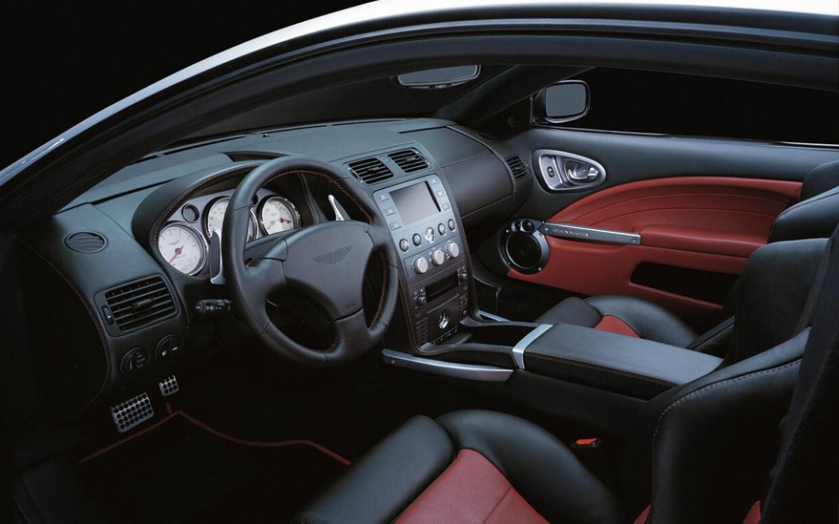 Aston Martin Vanquish 2004