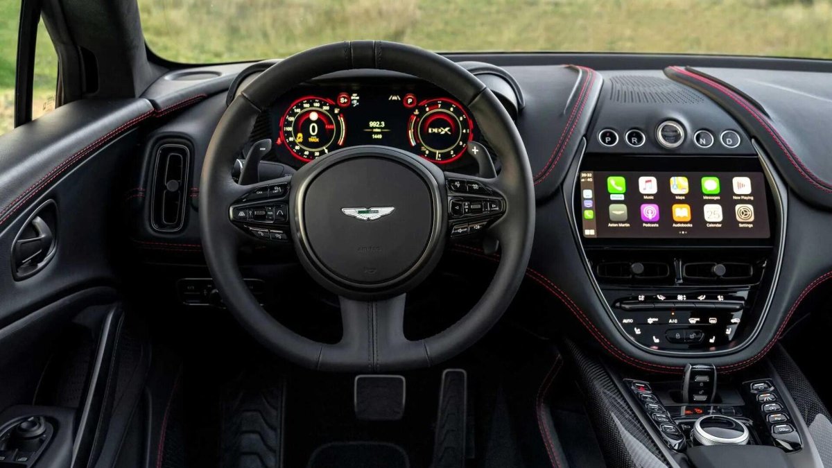 Астон Мартин 2021 салон