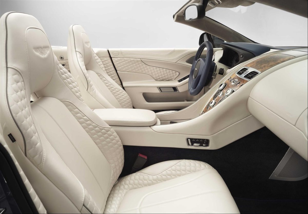 Сидения Астон Мартин