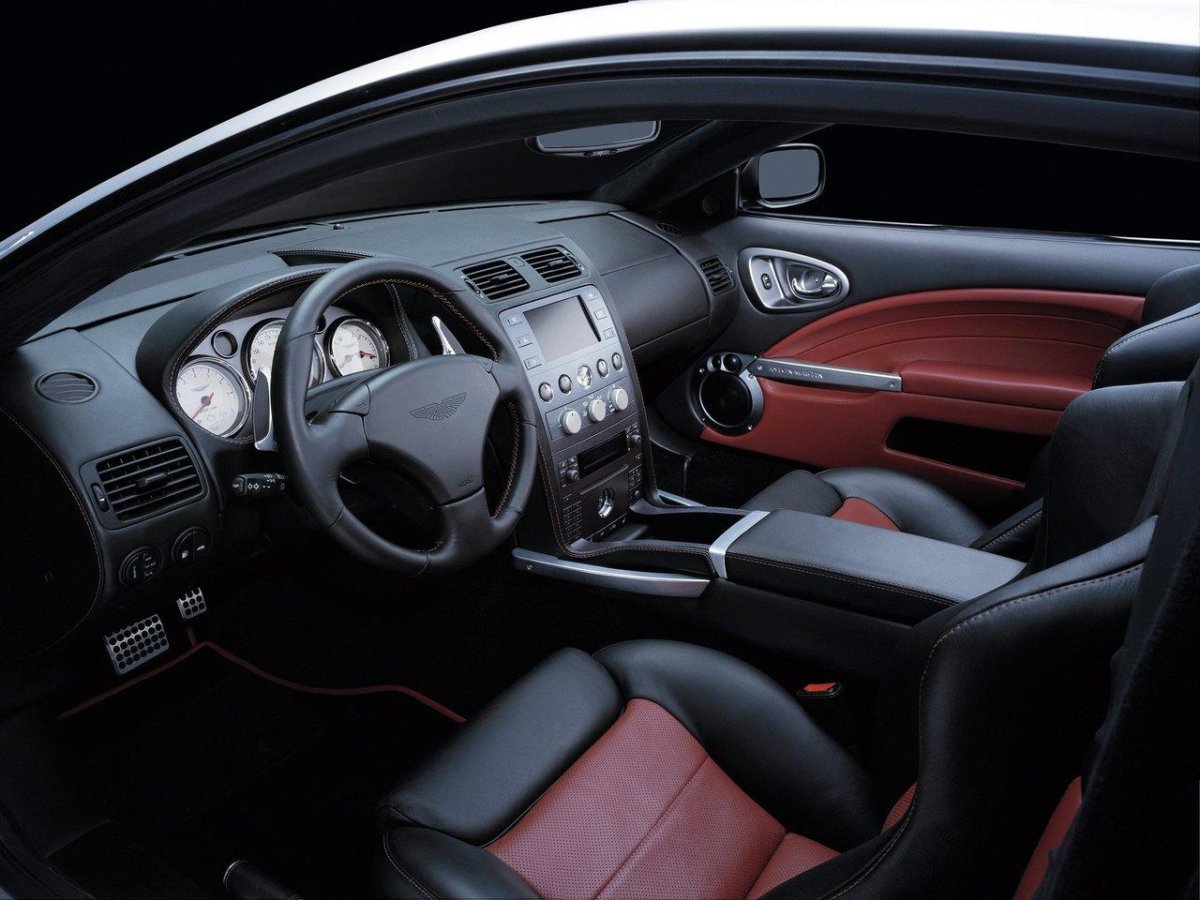 Aston Martin Vanquish 2004