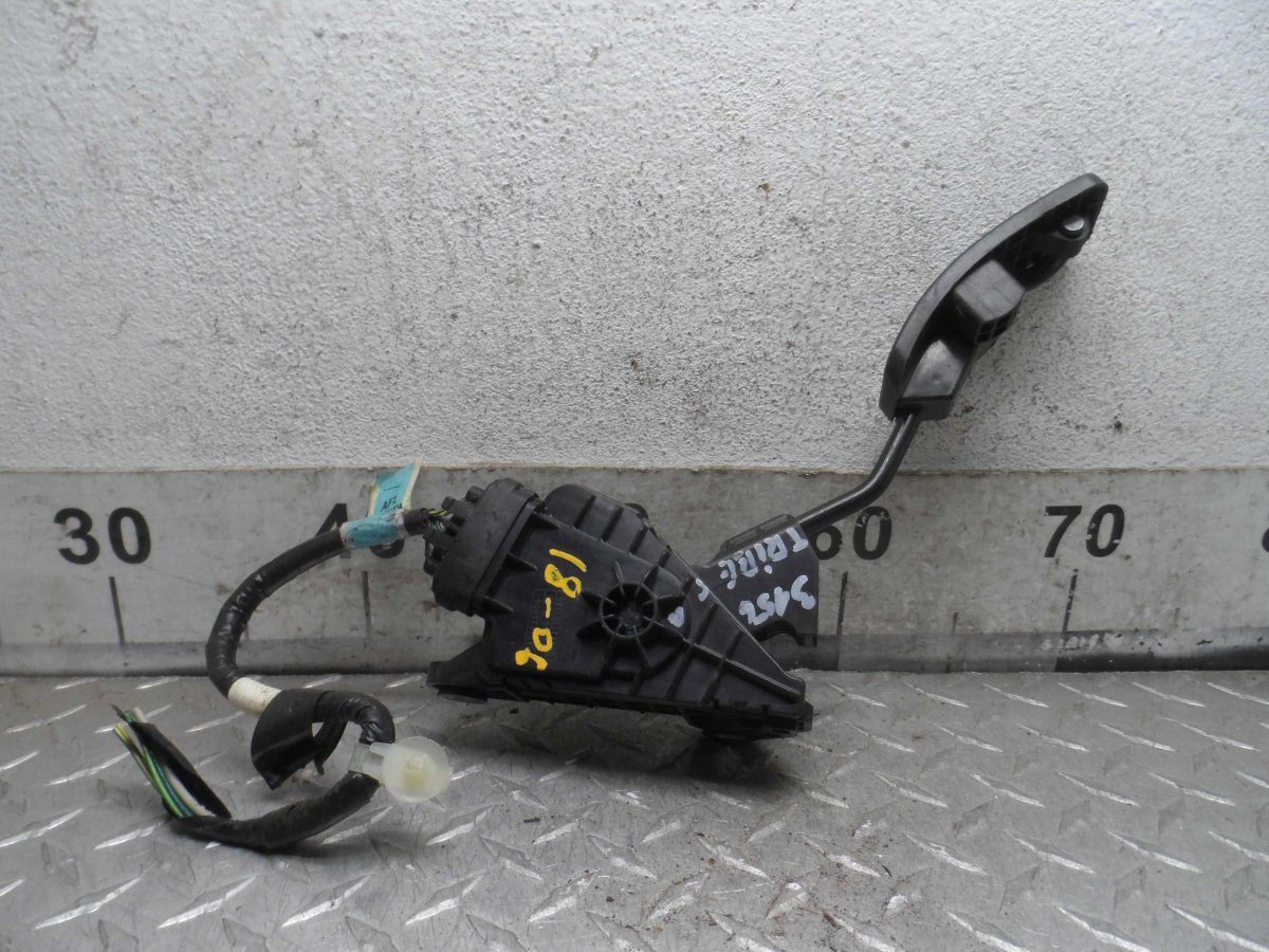 Электронная педаль газа Nissan Almera n16