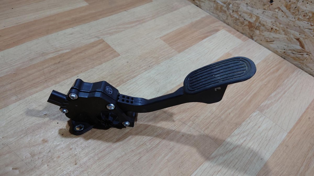 Педаль газа f25