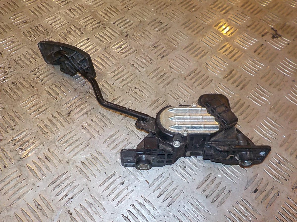 Mitsubishi l200 педали