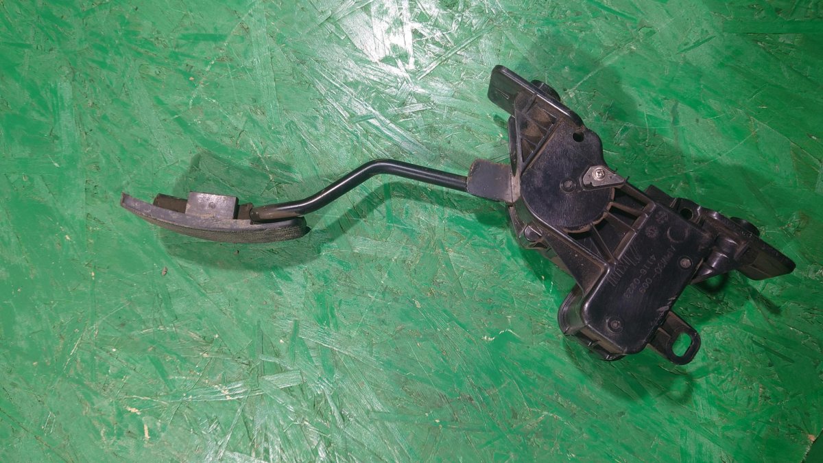 7123817-1002 Датчик педали газа