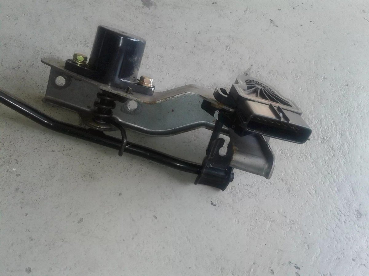 Педаль газа Мицубиси Паджеро 3.5