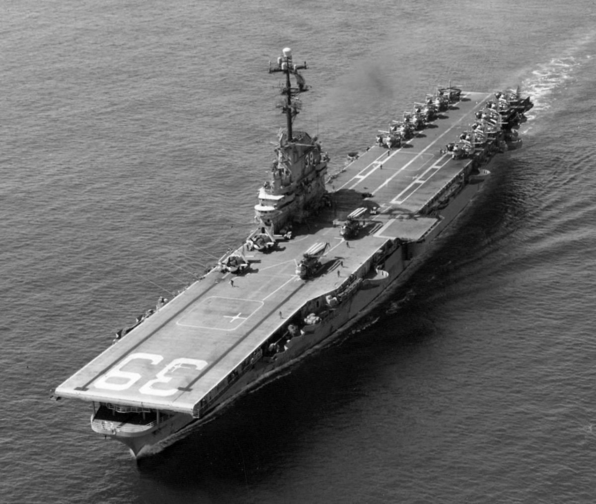 Эссекс авианосец ВМВ